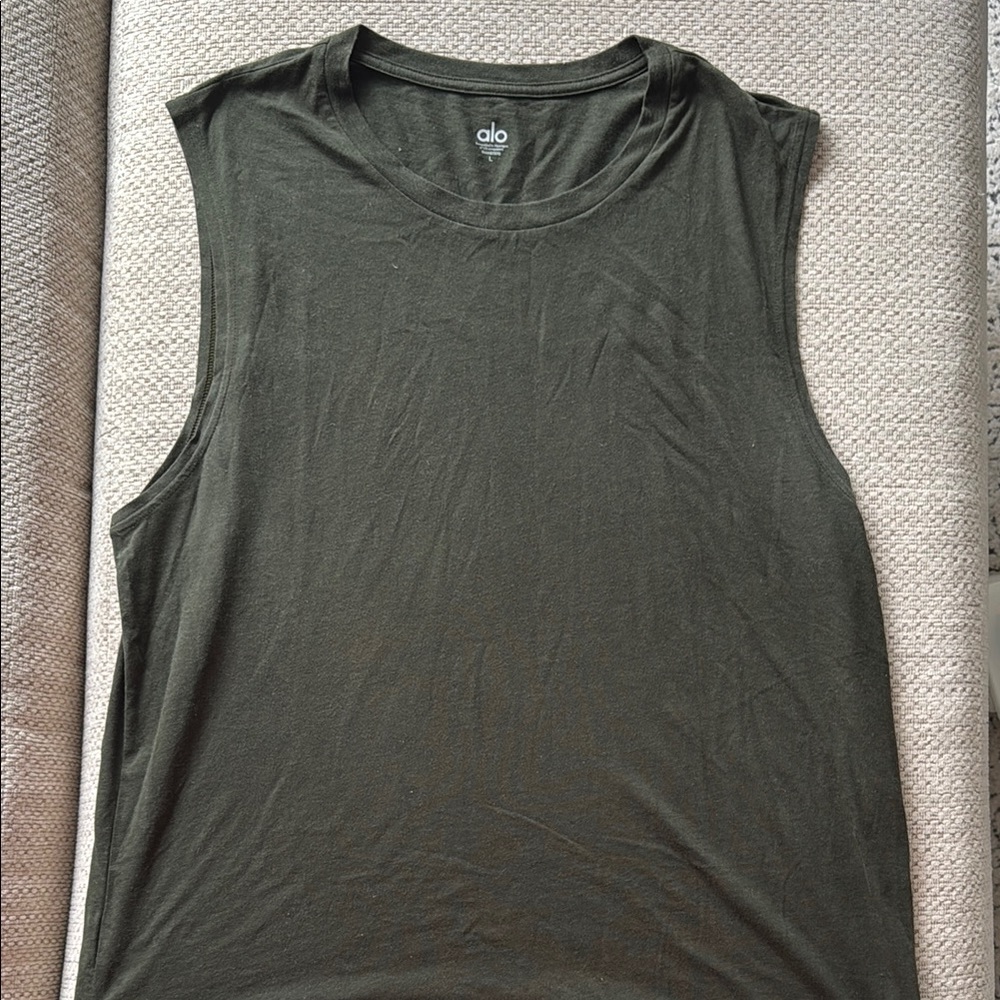 ALO Yoga Men’s Green Sleeveless T-Shirt